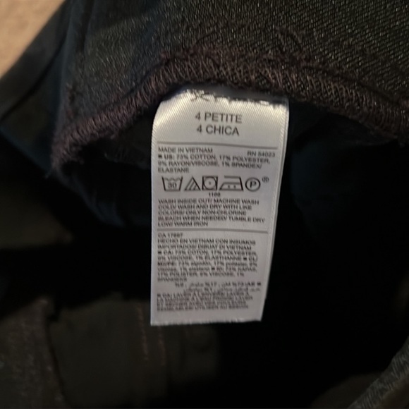 Two Pair Old Navy RockStar Petite Size 4 - Picture 9 of 10